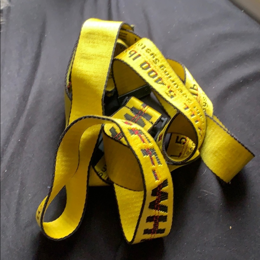 Men’s off white belt